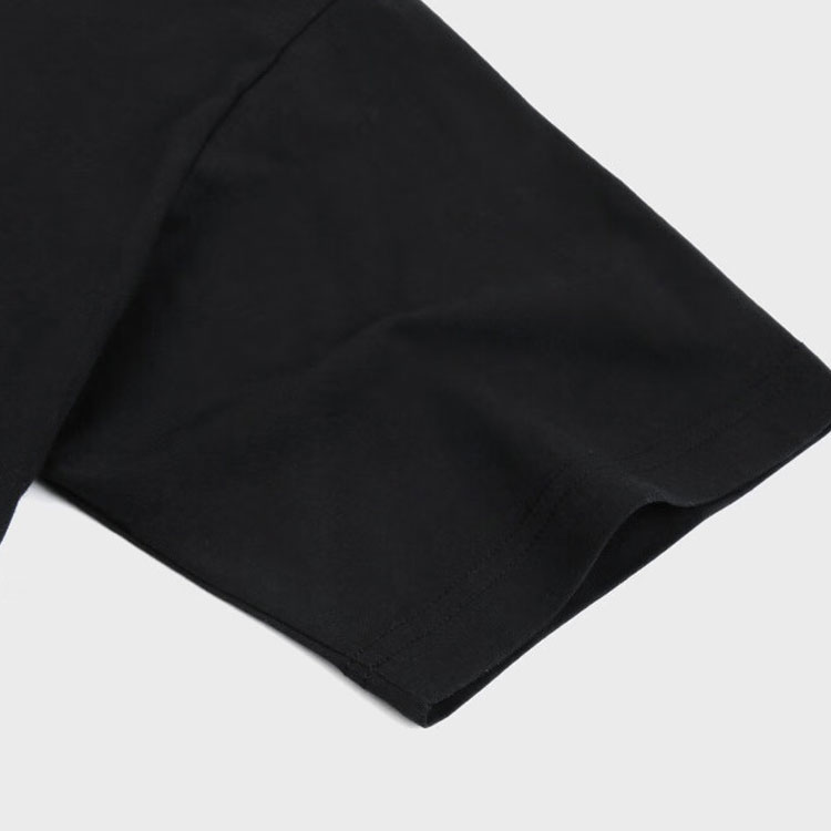 Sizing VERSACE JEANS COUTURE SS22  Black Letter Print Crewneck T-Shirt. 72GAHP03-CJ00P-899