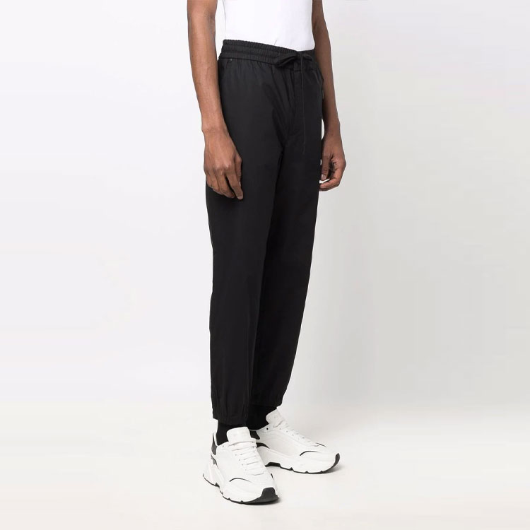 Shop VERSACE JEANS COUTURE SS22 Pantalones Jogger Negros Casuales 72GAA100-N0091-899