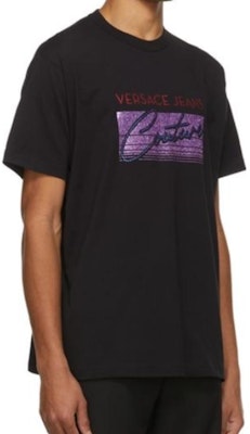 VERSACE JEANS COUTURE SS22 Kemeja-T Kasual Huruf Hitam 72GAHG02-CJ00G-899 Purchase VERSACE JEANS COUTURE SS22 Kemeja-T Kasual Huruf Hitam 72GAHG02-CJ00G-899