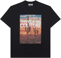 VERSACE JEANS COUTURE SS22 Alphabet Print Black T-Shirt Fashion. E72GAHP11-ECJWAP-899 VERSACE JEANS COUTURE SS22 Alphabet Print Black T-Shirt Fashion. E72GAHP11-ECJWAP-899