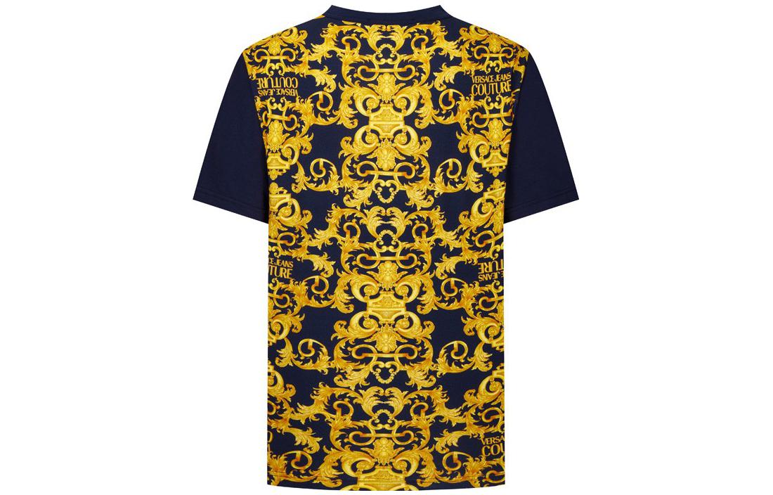 Lookbook VERSACE JEANS COUTURE SS22 Baroque Letter Print Patchwork Blue Tee . EB3GWA7R1-ES0155-E200