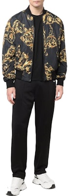 VERSACE JEANS COUTURE SS22 Baroque Print Zip Bomber Jacket Black Men 72GAS4D7-CQS24-G89 Lookbook VERSACE JEANS COUTURE SS22 Baroque Print Zip Bomber Jacket Black Men 72GAS4D7-CQS24-G89