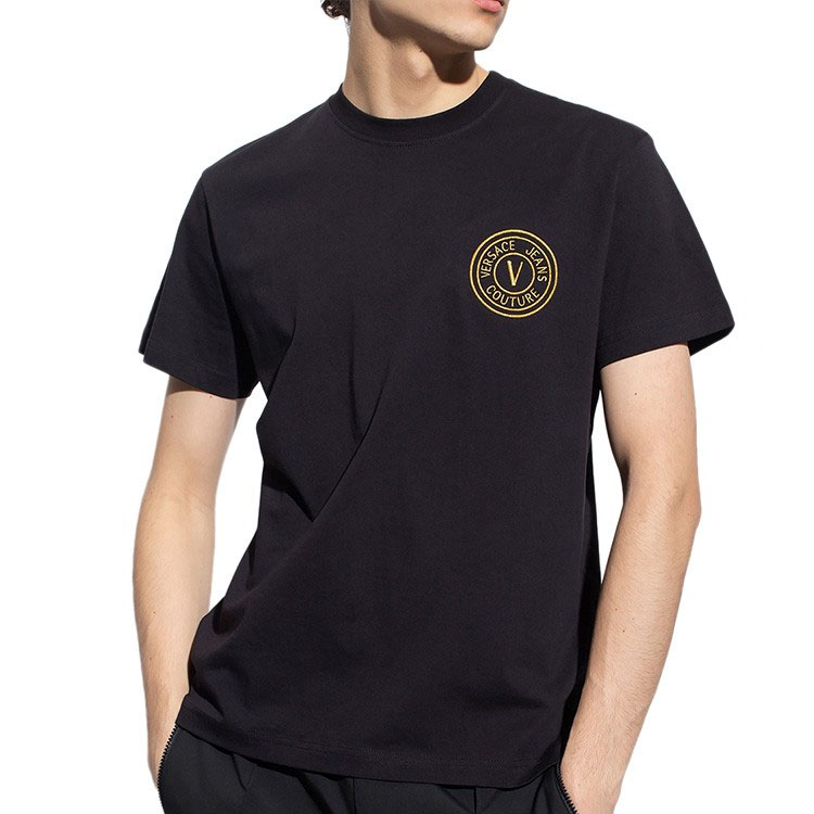 Shop ヴェルサーチ ジーンズクチュール SS22 ブラック Vロゴ刺繍入りクルーネックTシャツ メンズ 72GAHT04-72UP600-G89