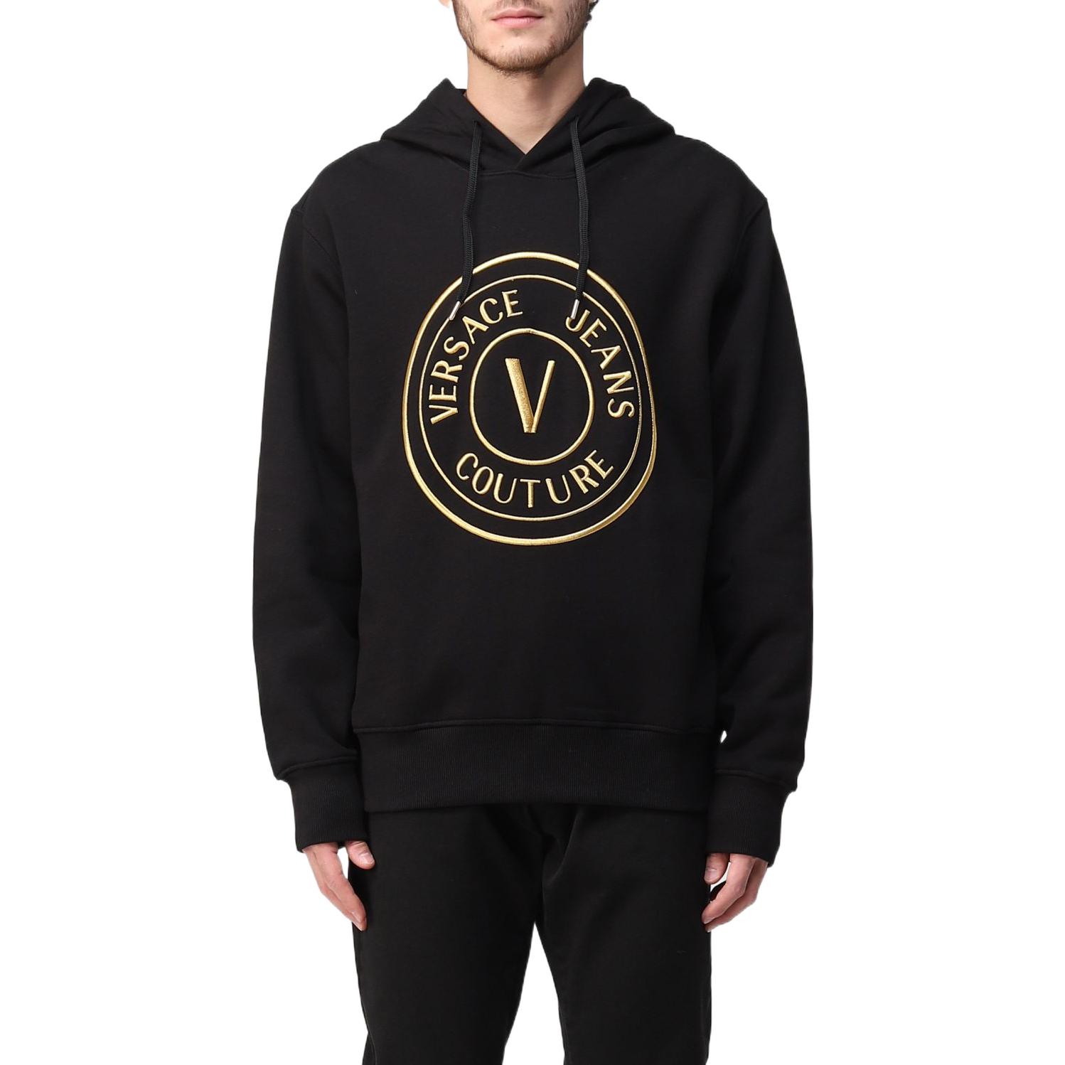 Shop VERSACE JEANS COUTURE 男士黑色字母印花連帽衫 SS22。 73GAIT05-CF00T-00G89