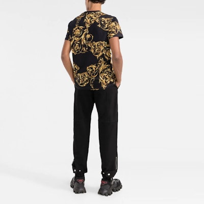 VERSACE JEANS COUTURE SS22 Graphic Print Crewneck T-Shirt Black Edition 72GAH6S0-JS049-G89 Shop VERSACE JEANS COUTURE SS22 Graphic Print Crewneck T-Shirt Black Edition 72GAH6S0-JS049-G89