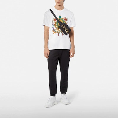 VERSACE JEANS COUTURE SS22 Large Logo Print Crew Neck White T-Shirt E72GAH-F02EC-J00F Lookbook VERSACE JEANS COUTURE SS22 Large Logo Print Crew Neck White T-Shirt E72GAH-F02EC-J00F