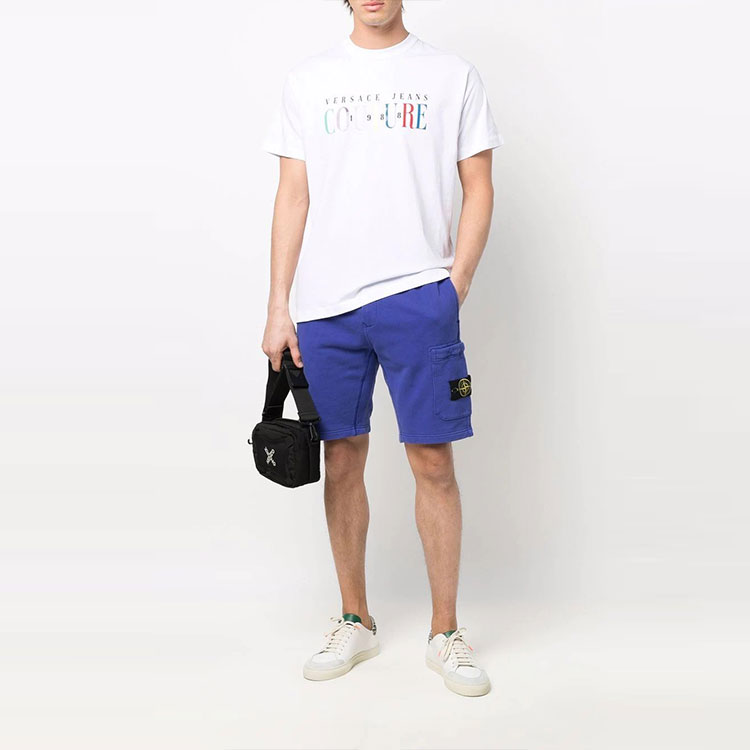 Lookbook VERSACE JEANS COUTURE SS22 Logo Crewneck Pullover T-Shirt White Men’s. 72GAHT06-CJ00T-003