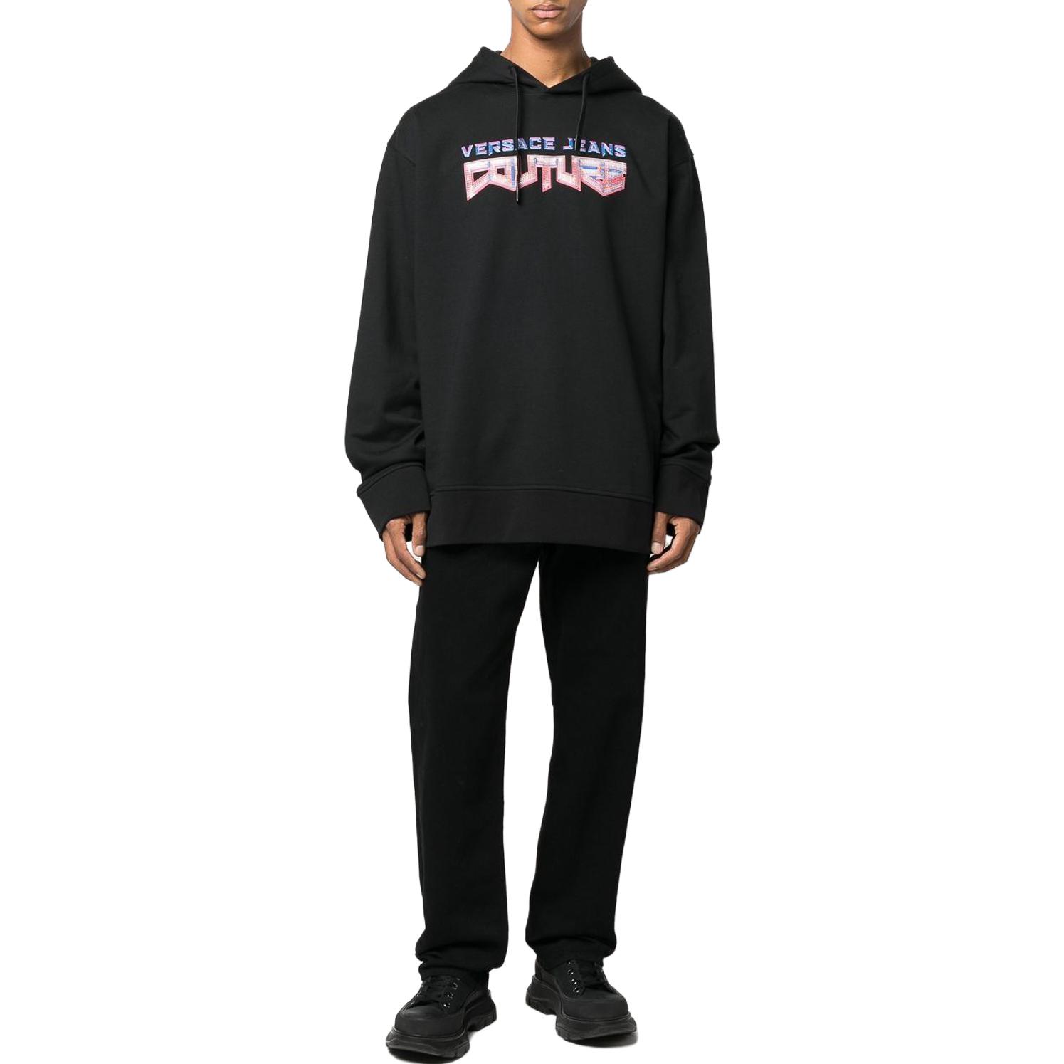 Lookbook 베르사체 진즈 꾸뛰르 SS23 블랙 캐주얼 프린트 스웨트셔츠. 73GAIP-04CF01P-899