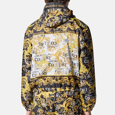 范思哲牛仔高定 SS23 黑金巴洛克印花防风夹克. E74GASD06-ECQS56-EL01 Shop 范思哲牛仔高定 SS23 黑金巴洛克印花防风夹克. E74GASD06-ECQS56-EL01