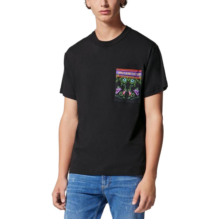 Shop 베르사체 진 꾸뛰르 SS23 플로럴 로고 프린트 크루넥 티셔츠. E74GAH6RG-EJS173-EG89