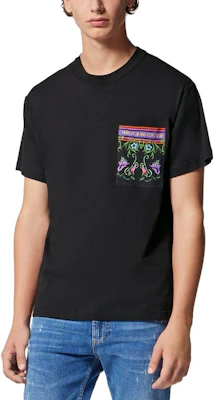 베르사체 진 꾸뛰르 SS23 플로럴 로고 프린트 크루넥 티셔츠. E74GAH6RG-EJS173-EG89 Shop 베르사체 진 꾸뛰르 SS23 플로럴 로고 프린트 크루넥 티셔츠. E74GAH6RG-EJS173-EG89