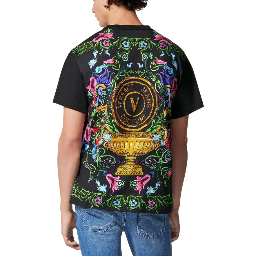 Purchase 베르사체 진 꾸뛰르 SS23 플로럴 로고 프린트 크루넥 티셔츠. E74GAH6RG-EJS173-EG89