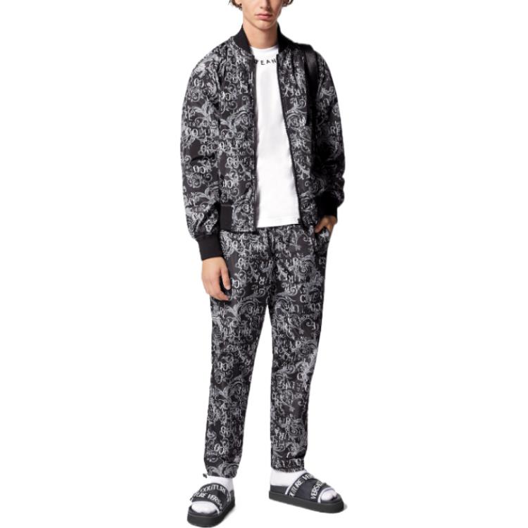 Lookbook Jaket Reversible VERSACE JEANS COUTURE SS23 Logo All-Over Hitam Pria. E74GASD17-ECQS51-E801