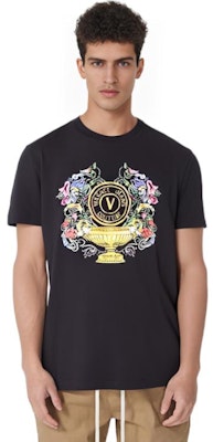 베르사체 진스 꾸뛰르 SS23 로고 그래픽 프린트 블랙 반팔 티셔츠 남성용 E74GAHF01-ECJ00F-E899 Purchase 베르사체 진스 꾸뛰르 SS23 로고 그래픽 프린트 블랙 반팔 티셔츠 남성용 E74GAHF01-ECJ00F-E899