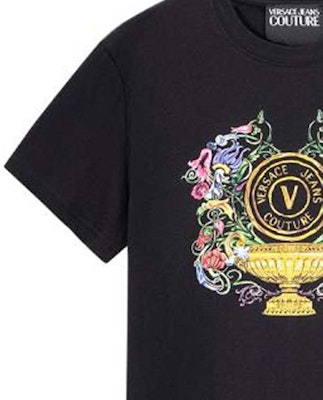 베르사체 진스 꾸뛰르 SS23 로고 그래픽 프린트 블랙 반팔 티셔츠 남성용 E74GAHF01-ECJ00F-E899 Cheap 베르사체 진스 꾸뛰르 SS23 로고 그래픽 프린트 블랙 반팔 티셔츠 남성용 E74GAHF01-ECJ00F-E899