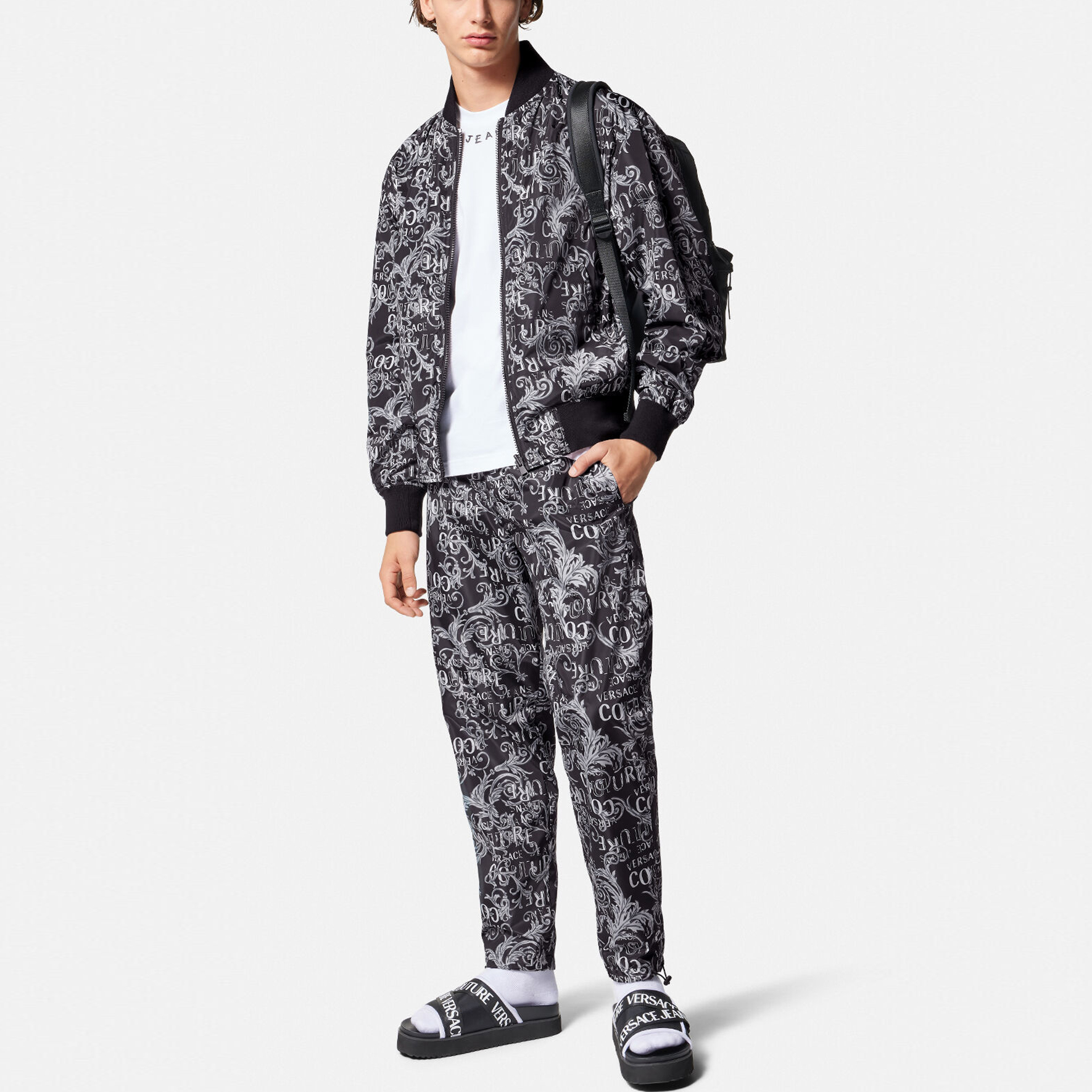 VERSACE JEANS COUTURE SS23 Logo Print Casual Pants Men Black. E74GAAD04-ECQS51-E801 圖 3