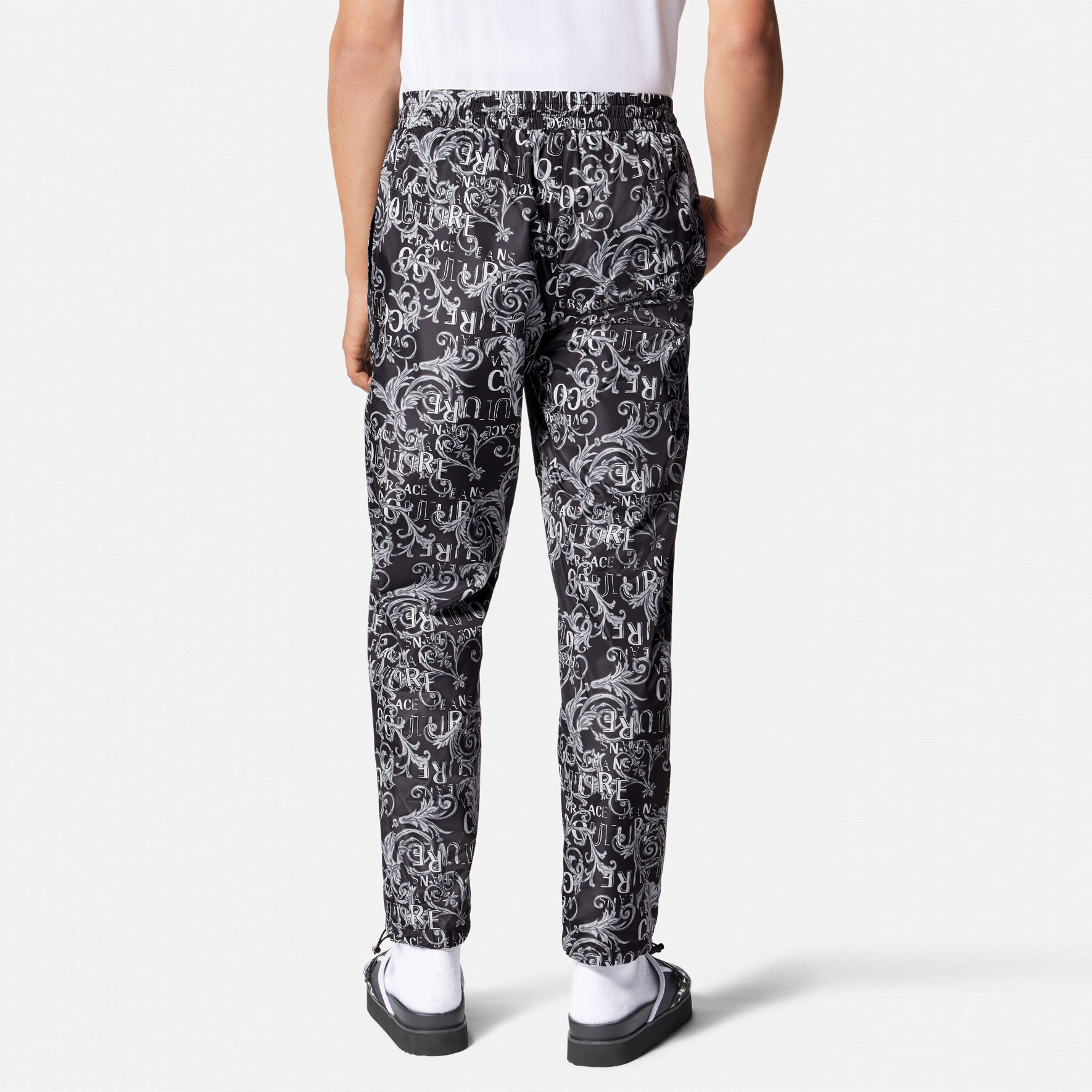 VERSACE JEANS COUTURE SS23 Logo Print Casual Pants Men Black. E74GAAD04-ECQS51-E801 圖 4