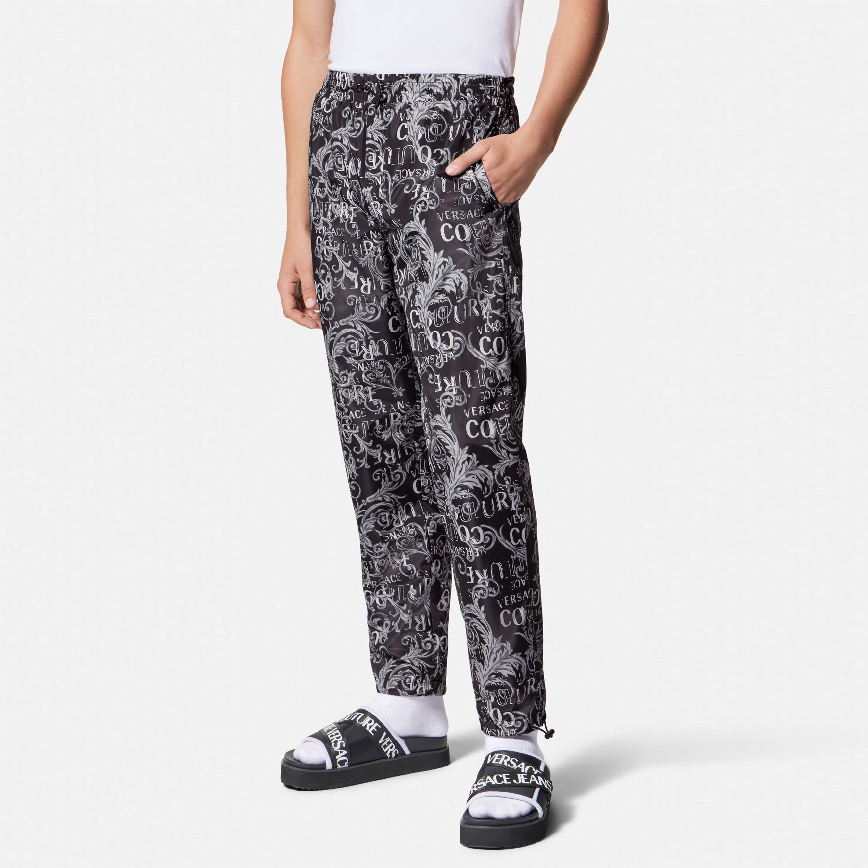 VERSACE JEANS COUTURE SS23 Logo Print Casual Pants Men Black. E74GAAD04-ECQS51-E801 圖 5