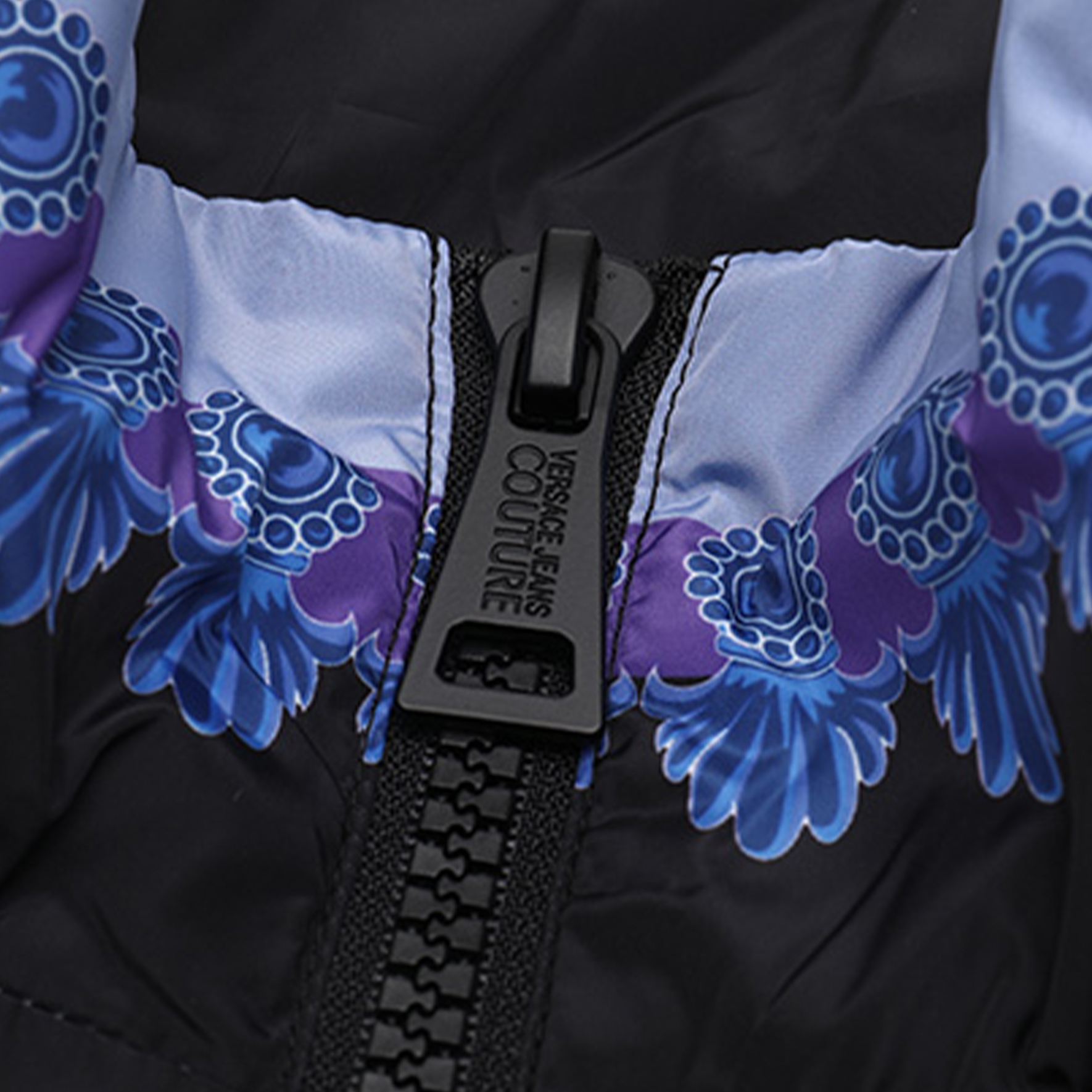 Sizing VERSACE JEANS COUTURE SS24 Colorblock Logo Print Loose Jacket Black 76GAS411-CQS87-205