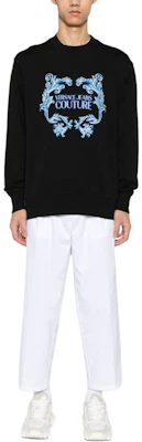 VERSACE JEANS COUTURE SS24 Logo Embroidered Loose Fit Crewneck Sweatshirt Black. 76GAIG02-CF01G-899 Lookbook VERSACE JEANS COUTURE SS24 Logo Embroidered Loose Fit Crewneck Sweatshirt Black. 76GAIG02-CF01G-899