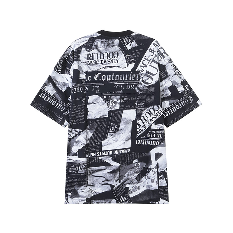 Lookbook VERSACE JEANS COUTURE SS24 Baju-T Hitam Oversized Cetakan Logo 76GAH6L0-JS275-899