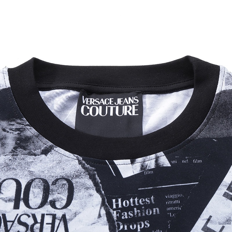 Shop VERSACE JEANS COUTURE SS24 Baju-T Hitam Oversized Cetakan Logo 76GAH6L0-JS275-899