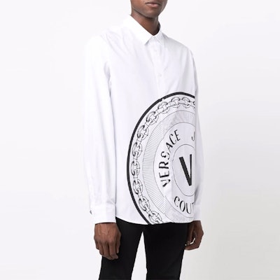 VERSACE JEANS COUTURE Baju Lengan Panjang Loose Fit V-Logo Putih Lelaki 71GAL2R4-CN002-003 Details for VERSACE JEANS COUTURE Baju Lengan Panjang Loose Fit V-Logo Putih Lelaki 71GAL2R4-CN002-003