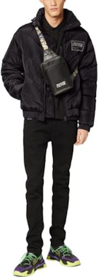 ヴェルサーチ ジーンズ FW22 ブラック ダウン パファージャケット E73GAU4D4-ECQ01D-E899 Lookbook ヴェルサーチ ジーンズ FW22 ブラック ダウン パファージャケット E73GAU4D4-ECQ01D-E899