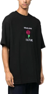 베르사체 진 SS23 블랙 로즈 프린트 크루넥 반팔 티셔츠 74GAHI01-CJ04I-899 Shop 베르사체 진 SS23 블랙 로즈 프린트 크루넥 반팔 티셔츠 74GAHI01-CJ04I-899