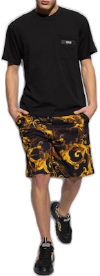 VERSACE JEANS SS24 All-Over Print High-Waist Cotton Drawstring Shorts Gold Men 76GAD3B0FS127G89 Lookbook VERSACE JEANS SS24 All-Over Print High-Waist Cotton Drawstring Shorts Gold Men 76GAD3B0FS127G89