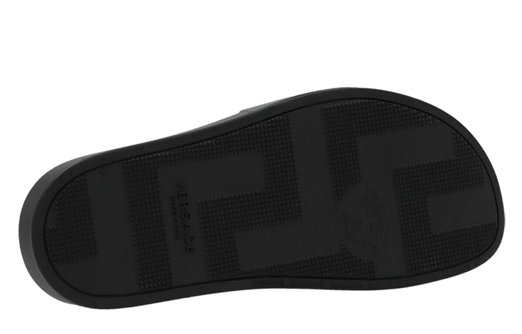 Shop Versace La Medusa Selipar 'Hitam' 1001184-DV46G-1B090