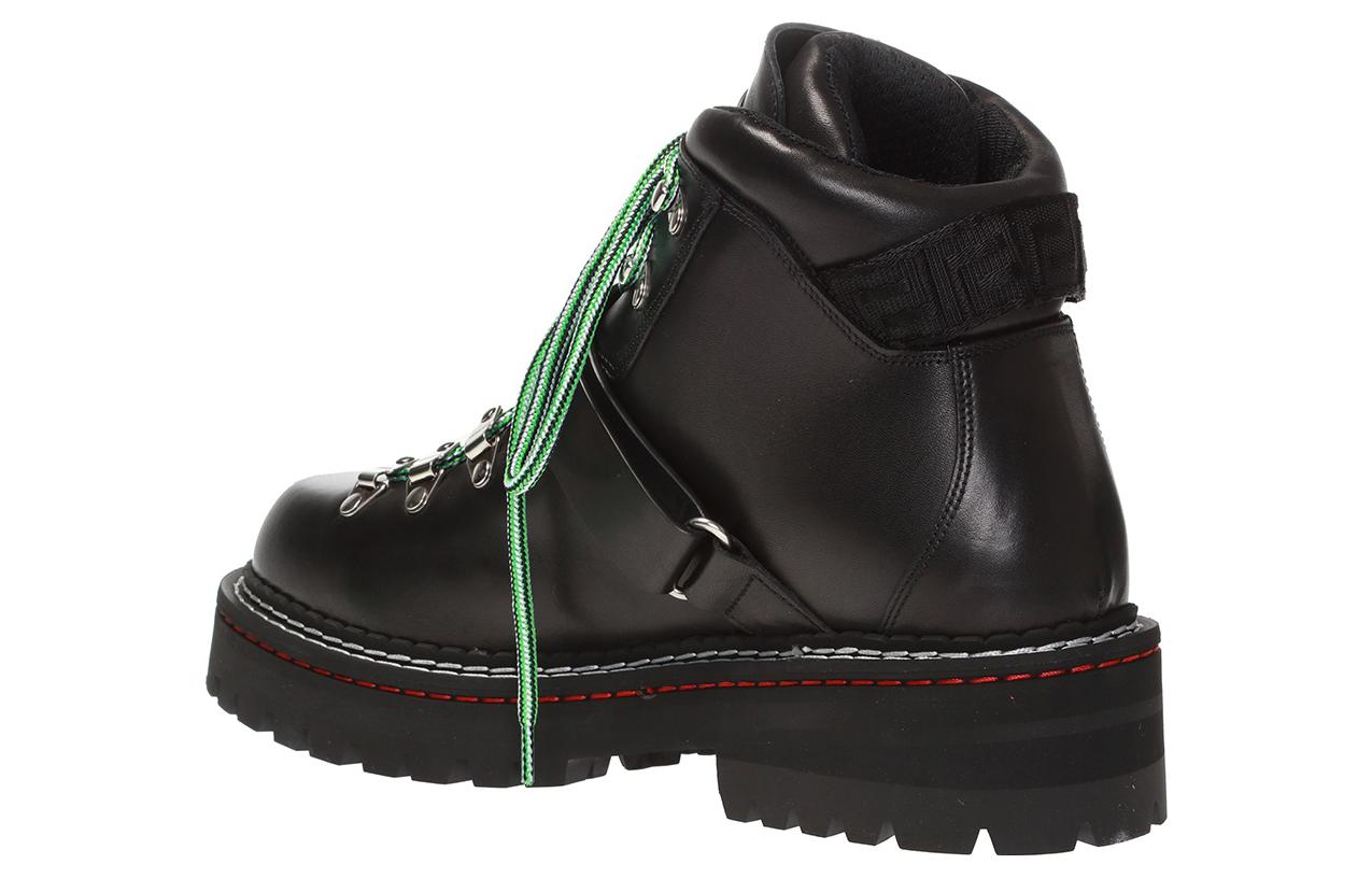 Shop Versace Sepatu Boot Kulit Hitam Model Round Toe DSU7536-DVTVNG_K41PI