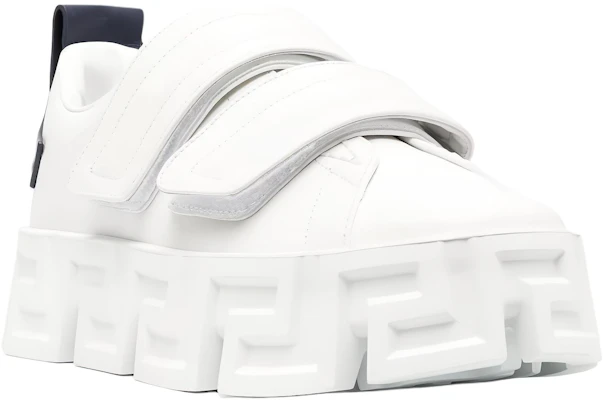 Sneakers Versace in Pelle Bassa Punta Tonda Stringata ''Blu Navy'' 1009741-1A02500_2W30B Lookbook Sneakers Versace in Pelle Bassa Punta Tonda Stringata ''Blu Navy'' 1009741-1A02500_2W30B