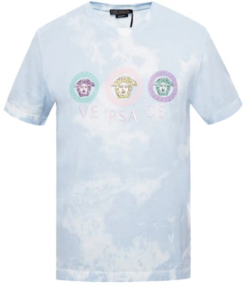 VERSACE Camiseta Azul Claro con Logo Bordado de Medusa. A85160-A228806-A2471 Order VERSACE Camiseta Azul Claro con Logo Bordado de Medusa. A85160-A228806-A2471