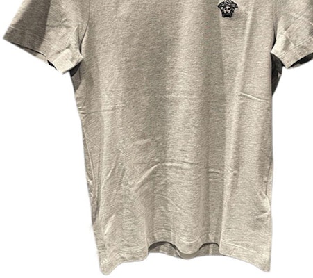 范思哲 男士灰色标志刺绣短袖圆领T恤 SS24款 A89500S-A230901-2EH60 Details for 范思哲 男士灰色标志刺绣短袖圆领T恤 SS24款 A89500S-A230901-2EH60