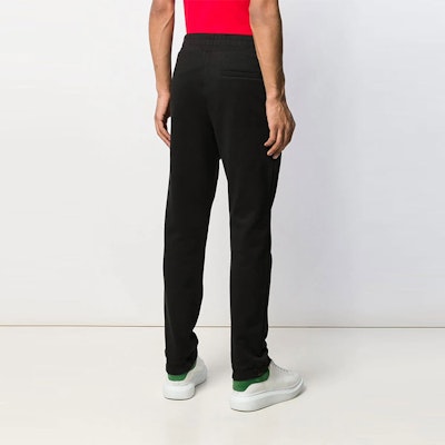 VERSACE 标志心形刺绣针织休闲裤 黑色 A83122-A228146-A008 Shop VERSACE 标志心形刺绣针织休闲裤 黑色 A83122-A228146-A008