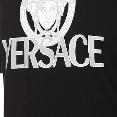 Camiseta Negra de Hombre VERSACE Logo Print de Manga Corta y Cuello Redondo. 1011504-1A08375-1B000 Details for Camiseta Negra de Hombre VERSACE Logo Print de Manga Corta y Cuello Redondo. 1011504-1A08375-1B000