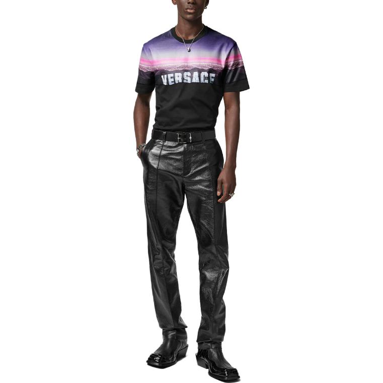 Purchase ヴェルサーチ ブランド ロゴ プリント クルーネック 半袖 Tシャツ メンズ ブラック 1012926-1A09337-2B510