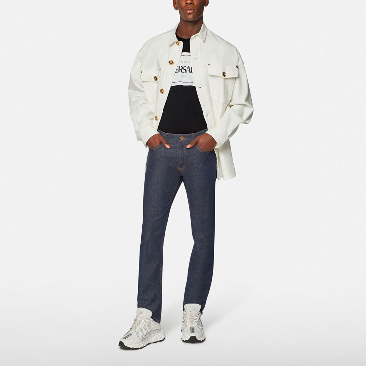 Shop 베르사체 로고 프린트 반소매 크루넥 티셔츠 A89296-A228806-A1008