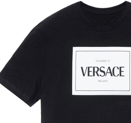 베르사체 로고 프린트 반소매 크루넥 티셔츠 A89296-A228806-A1008 Sizing 베르사체 로고 프린트 반소매 크루넥 티셔츠 A89296-A228806-A1008