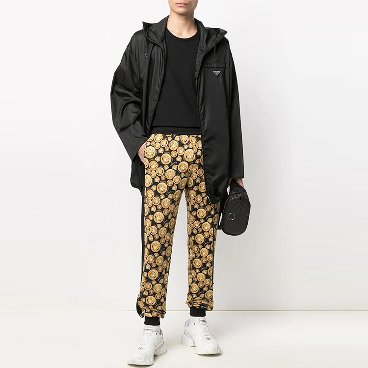 Lookbook 范思哲美杜莎针织拼色慢跑裤 - 黄色款 A887151-F006755-B000