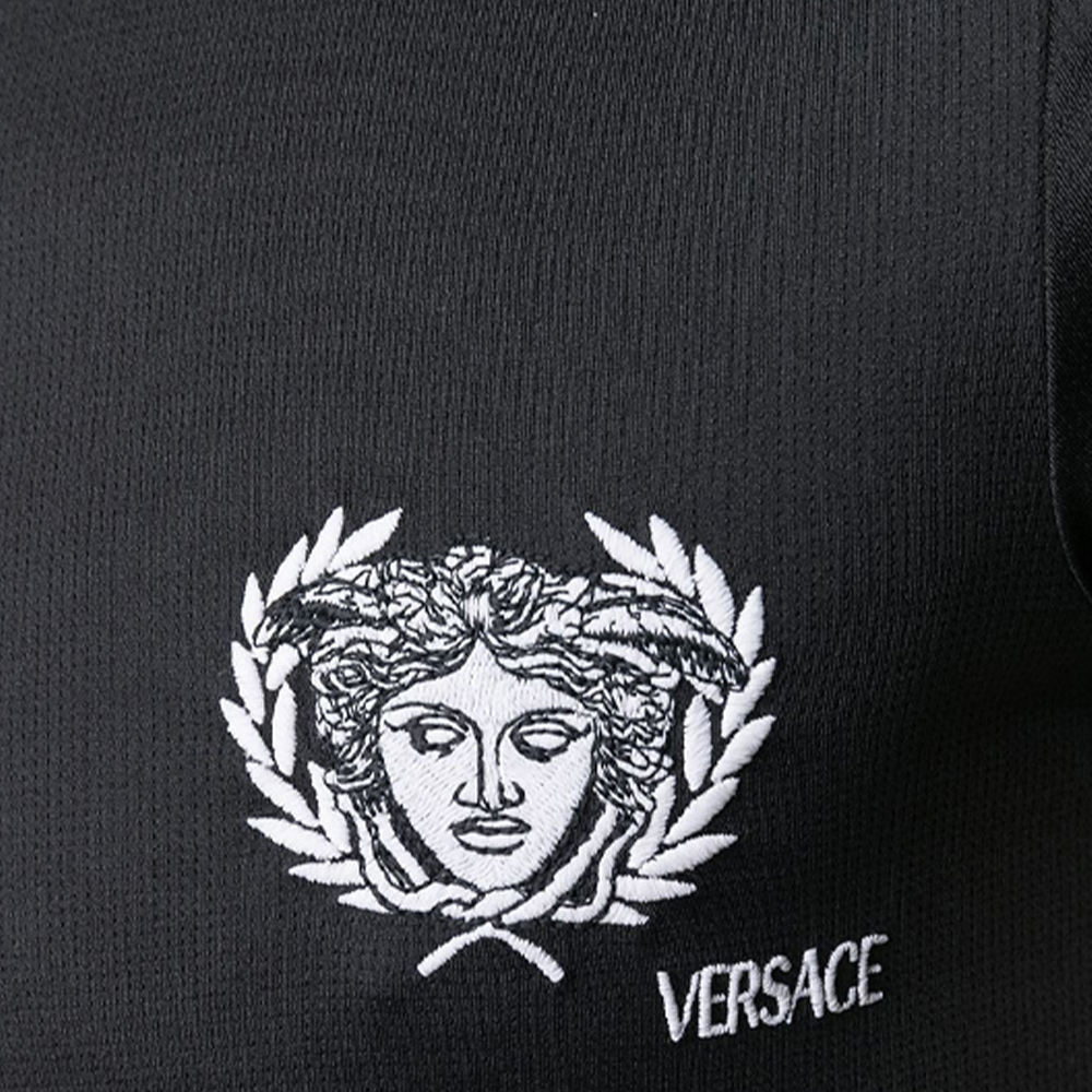 Sizing 范思哲 Medusa 标志印花圆领黑色T恤 - 经典款短袖 AGU13013A233026