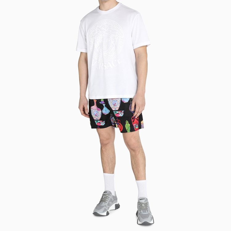 VERSACE Medusa Logo Print T-shirt in Black A85172-A228806-A1001 圖 7