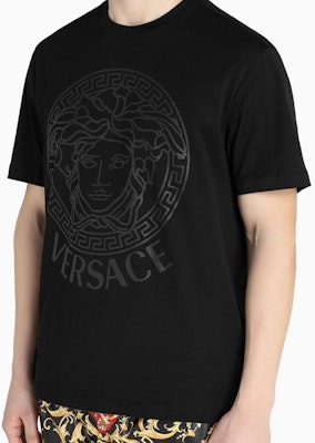 ヴェルサーチ メデューサプリント ブラック半袖Tシャツ A85172-A228806-A1008 Shop ヴェルサーチ メデューサプリント ブラック半袖Tシャツ A85172-A228806-A1008