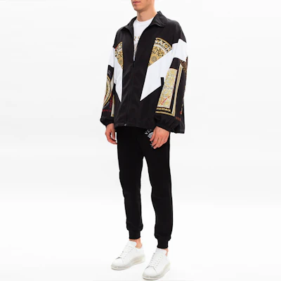 VERSACE Kaos Pria Lengan Pendek Motif Medusa Putih Terang. A87573-A228806-A2088 Sizing VERSACE Kaos Pria Lengan Pendek Motif Medusa Putih Terang. A87573-A228806-A2088