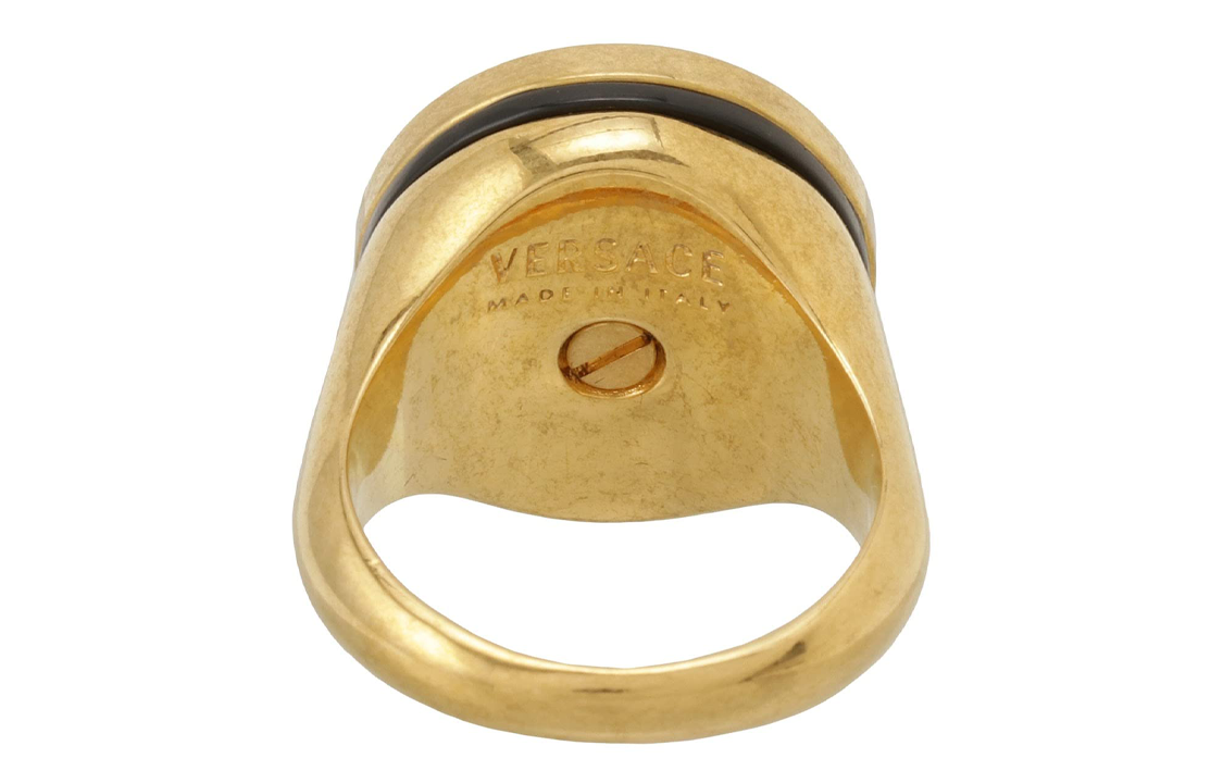 Lookbook Anillo de Resina Medusa VERSACE para Hombre - Elegante y Único DG57285-DJMR-K41T