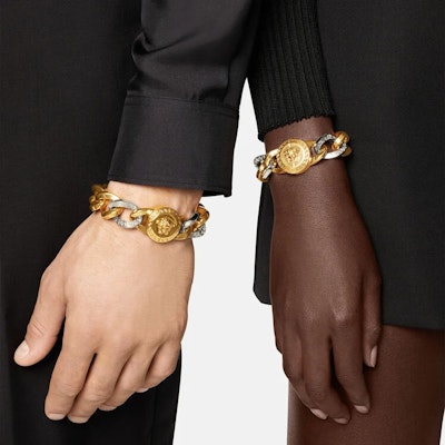 ヴェルサーチ メデューサ チェーン ペンダント 925シルバー ブレスレット ゴールド 男女兼用 DG08452-DJMT-KVOP Lookbook ヴェルサーチ メデューサ チェーン ペンダント 925シルバー ブレスレット ゴールド 男女兼用 DG08452-DJMT-KVOP