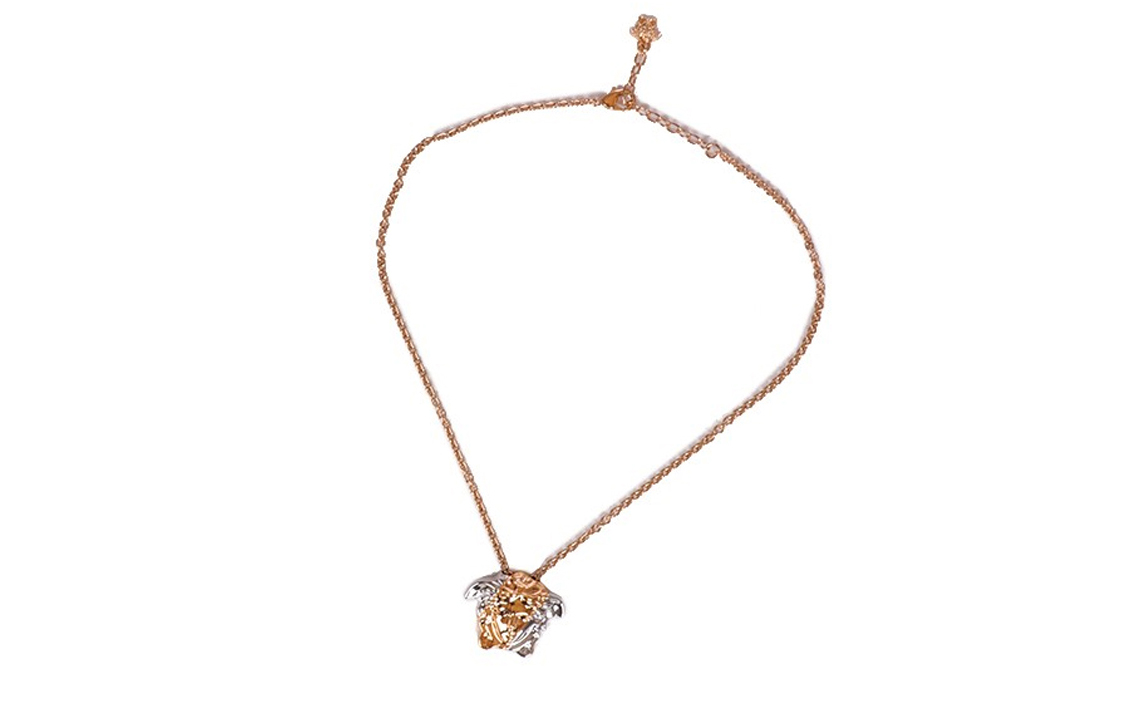 Lookbook Kalung Versace Medusa Metalik Liontin Emas Perak DG1I024-DJMT-KVOP