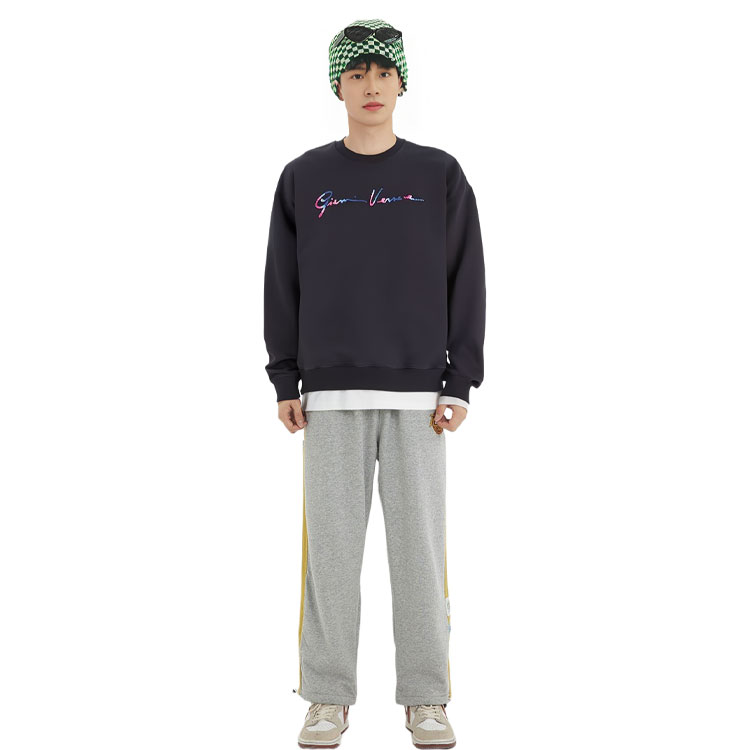 Shop VERSACE 海軍藍字母印花圓領長袖上衣 10015061A01110-1U610