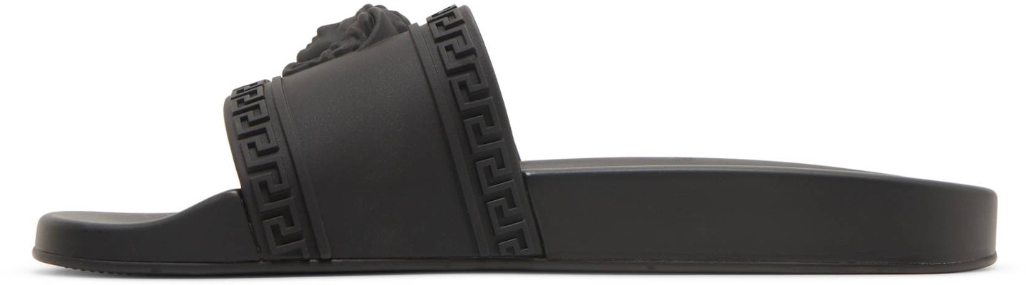 Versace Palazzo Medusa Selipar Kolam 'Hitam' DSU5883-DGO9G_D41 Lookbook Versace Palazzo Medusa Selipar Kolam 'Hitam' DSU5883-DGO9G_D41